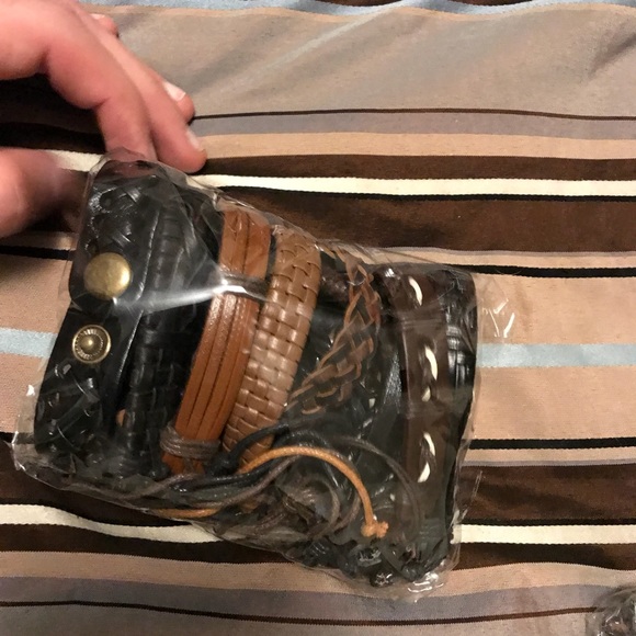 160 bracelets none are the same selling them all - Picture 8 of 8